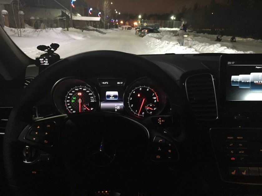 Вид из салона Мерседеса зимой