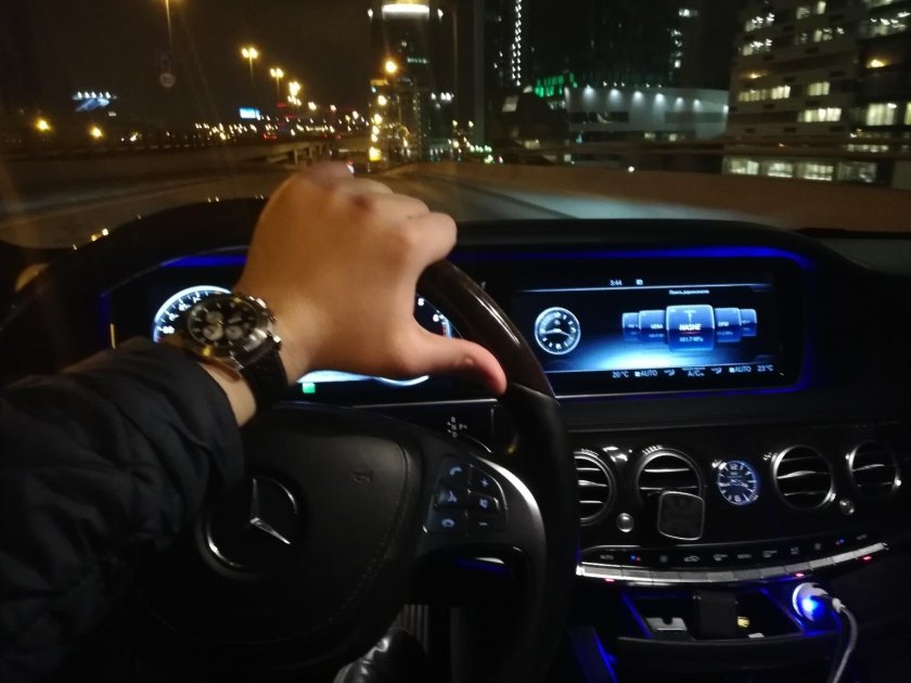 За рулем Мерседеса