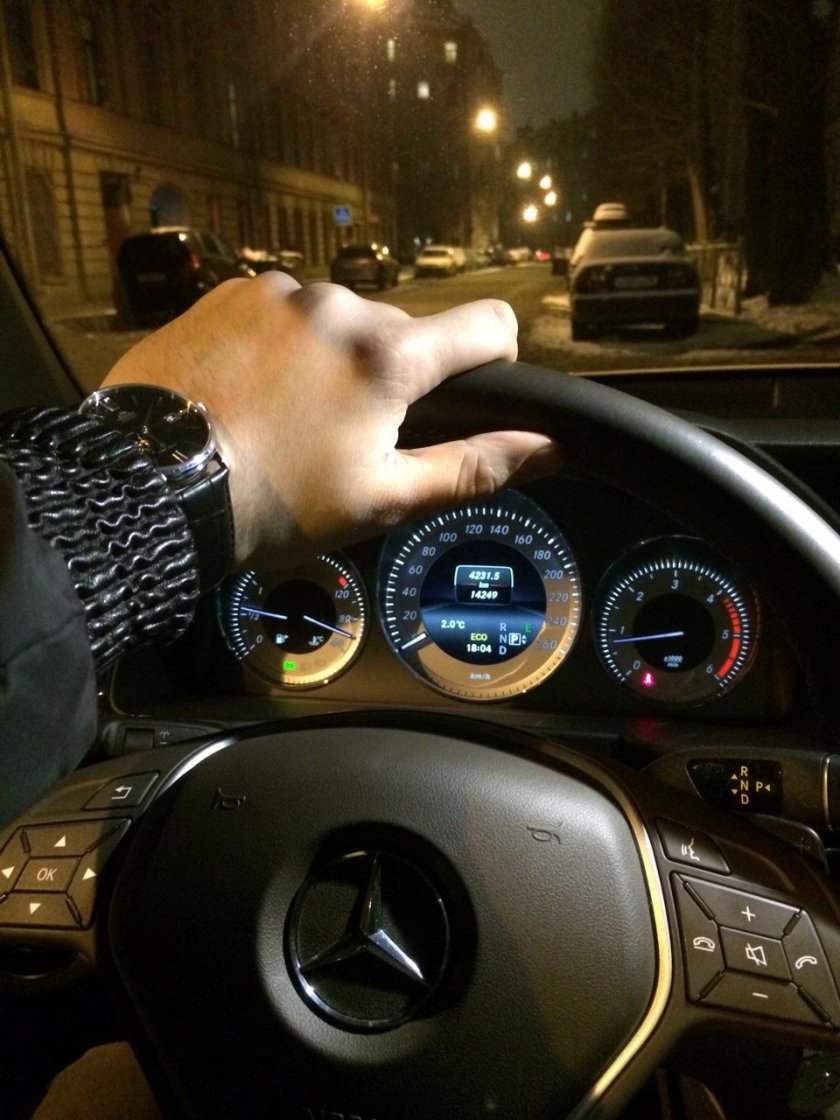 За рулём Мерседеса 211