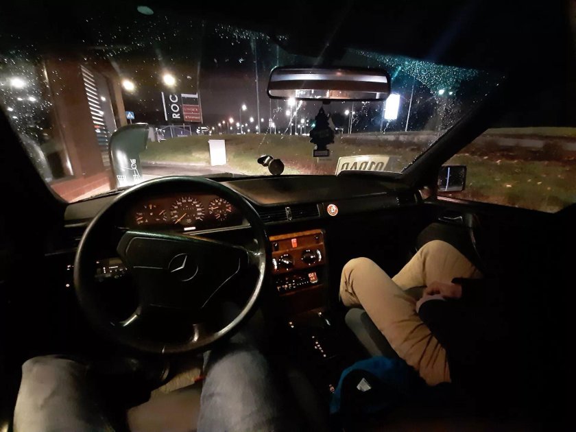 За рулём Мерседеса w124