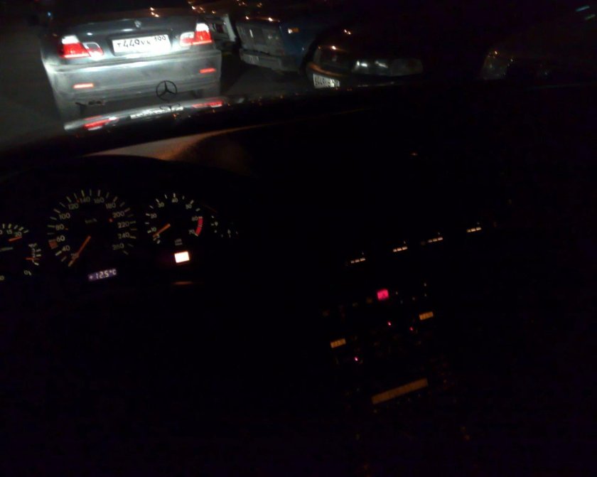 Мерседес 140 ночью