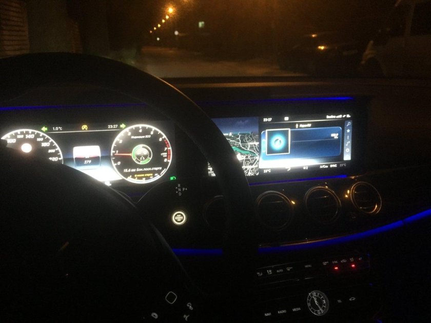 Мерседес 221 ночью