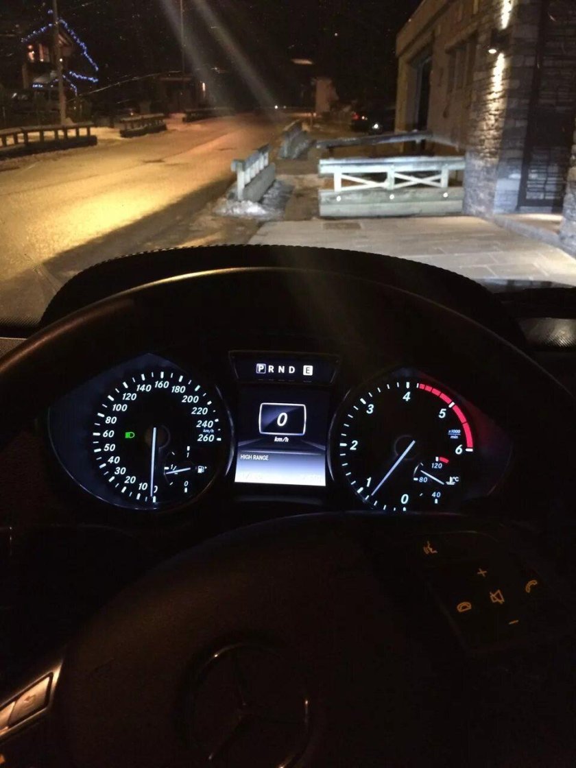 За рулём Мерседес w212 ночь зима