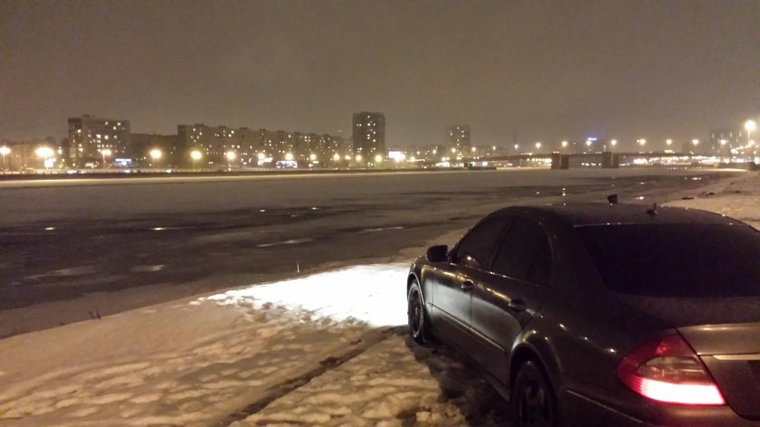 220 Мерседес в ночи
