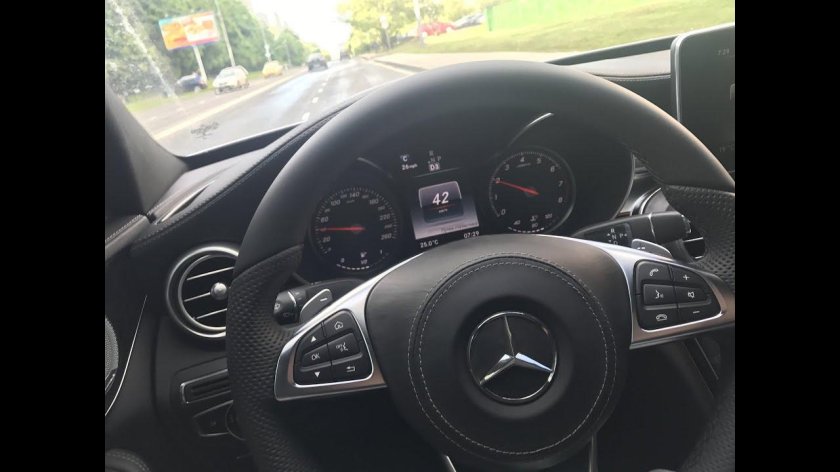 За рулем Мерседес c205