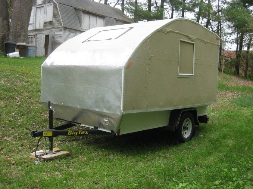 Прицеп кемпер вид сзади