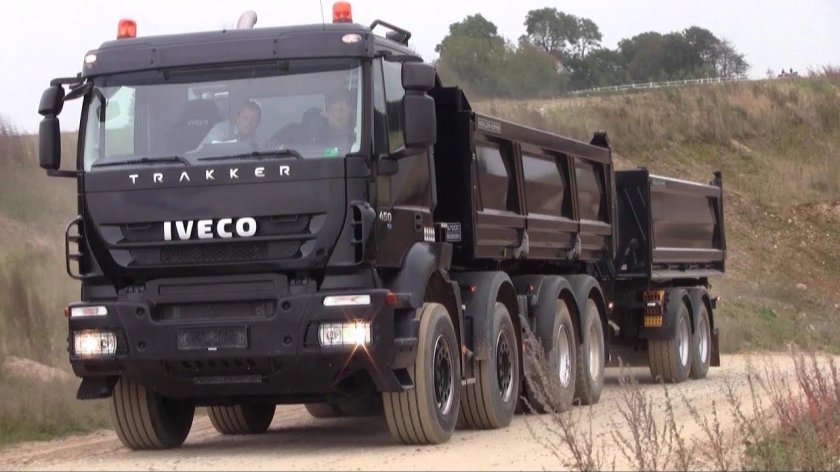 Iveco Trakker 6x6 самосвал