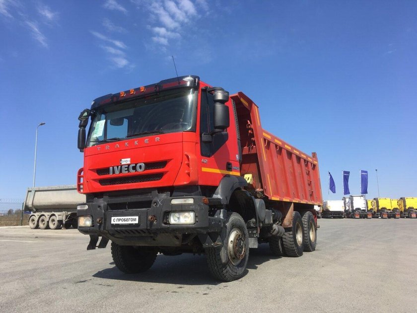 Самосвал Ивеко Траккер 2013