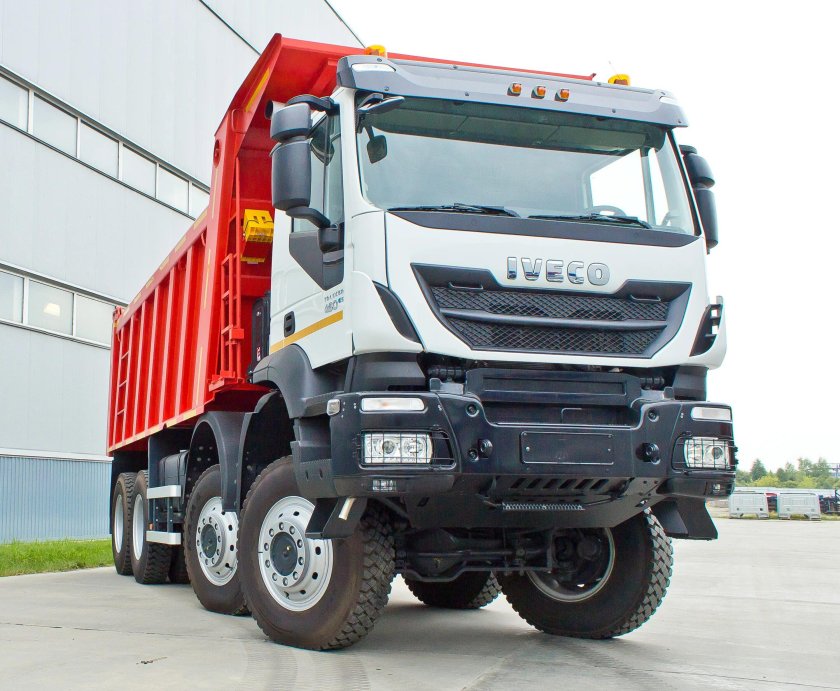 Самосвал Ивеко АМТ 8х8