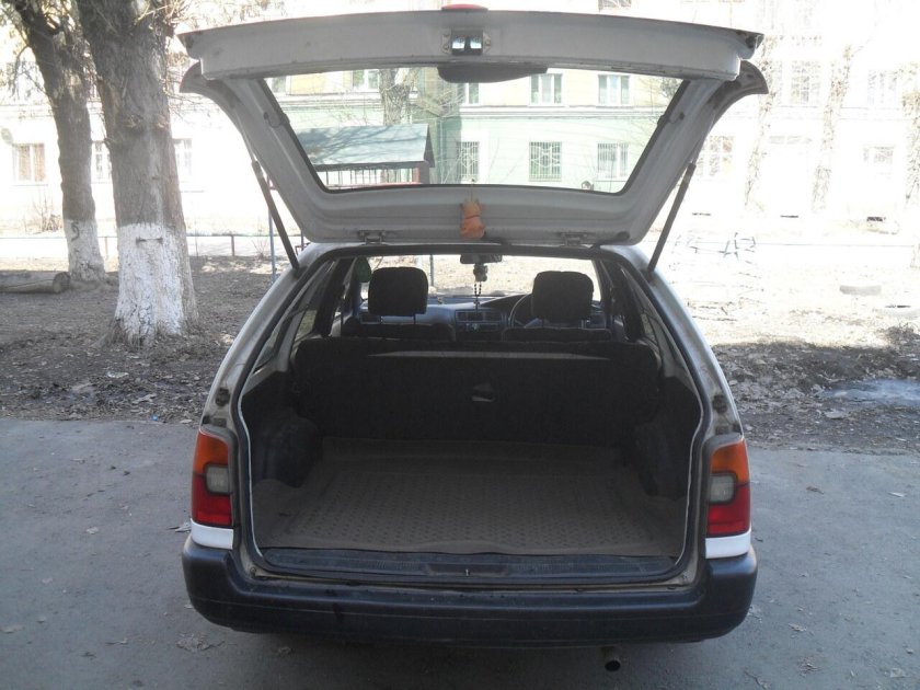 Тойота Королла универсал 1998 багажник