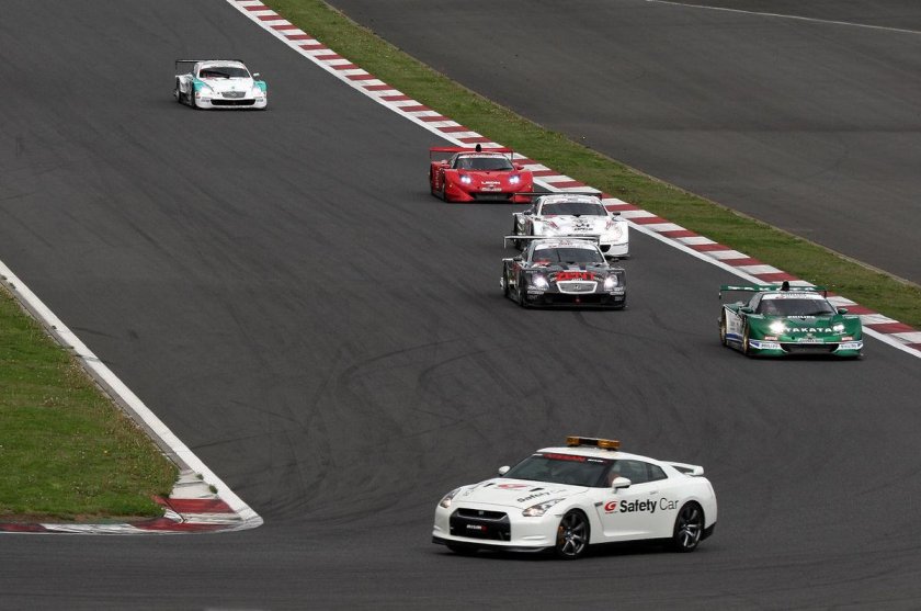 Машина безопасности в гонках