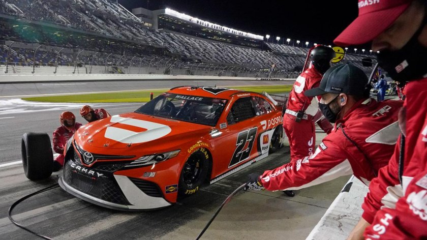 Пит стоп наскар