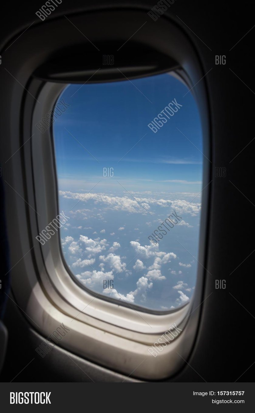 Самолет внутри окно