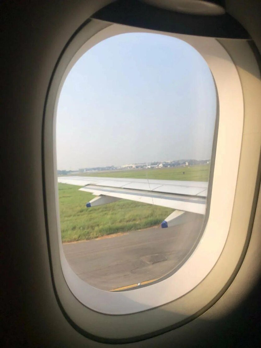 Окно самолета изнутри