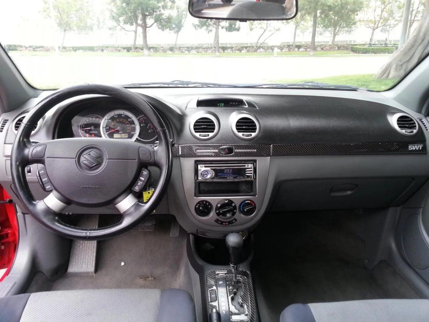 Suzuki Reno салон