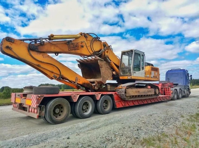 Экскаватор на трале