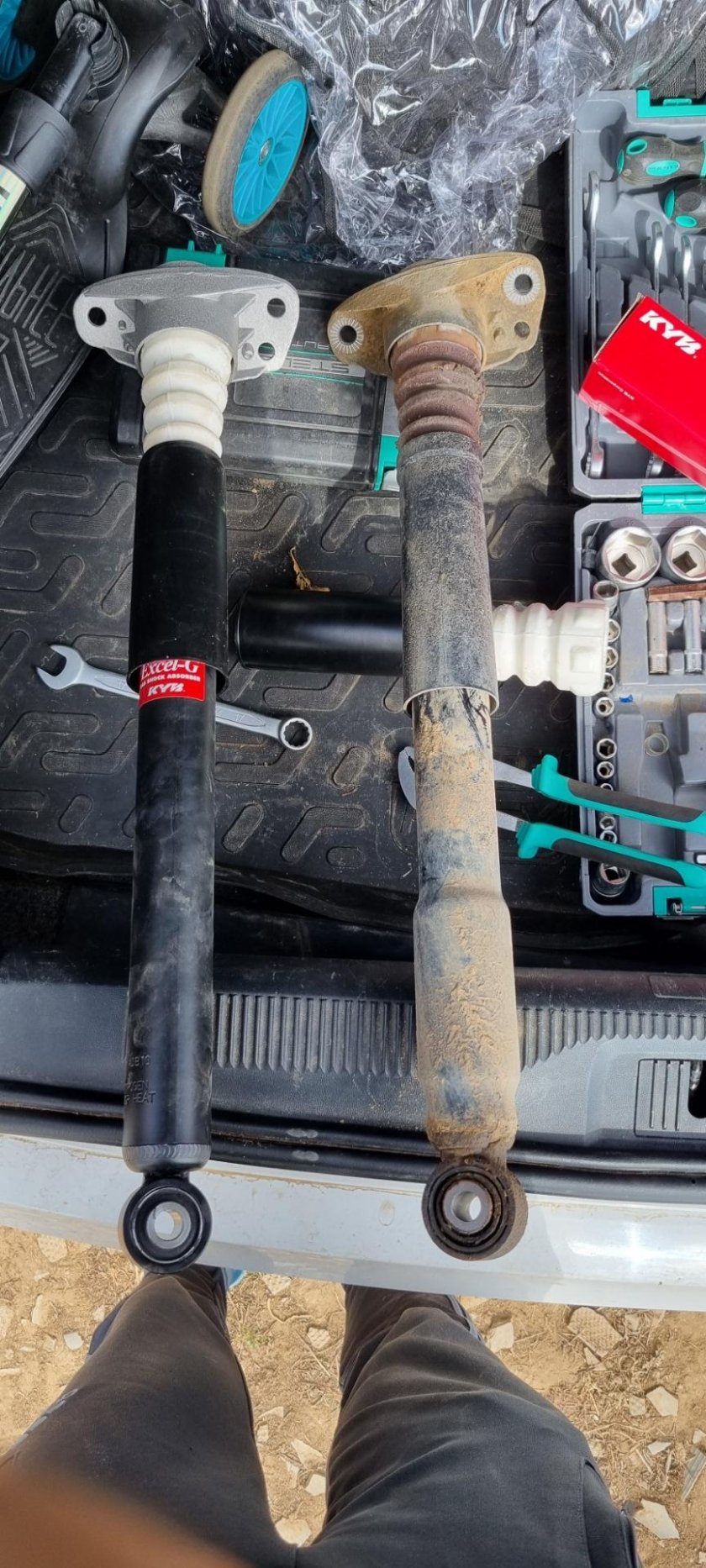 Задние амортизаторы Шкода Октавия 2005