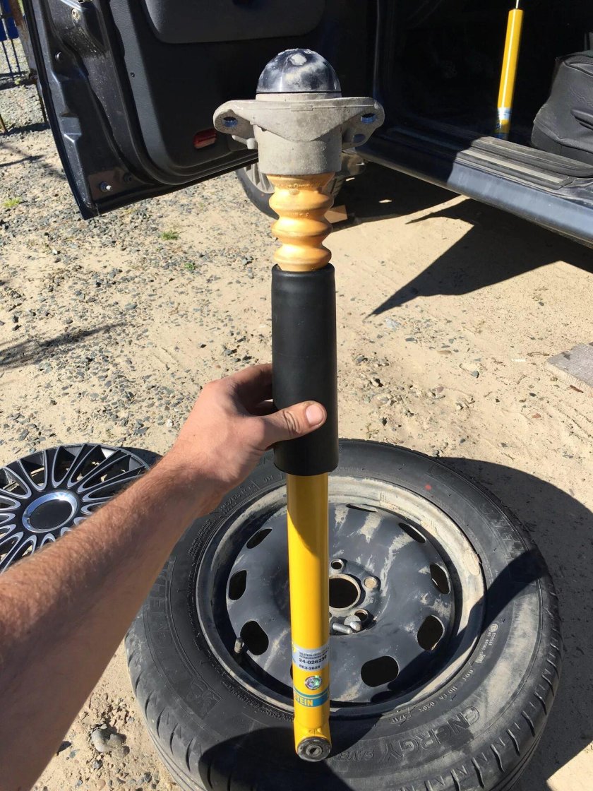 Амортизатор задний Шкода Октавия тур 1.8