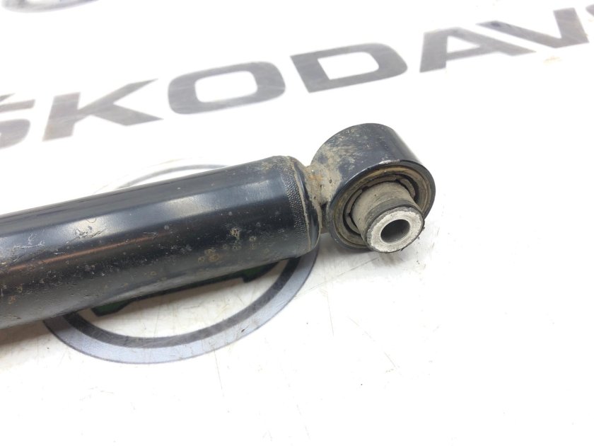 Амортизатор задний skoda octavia
