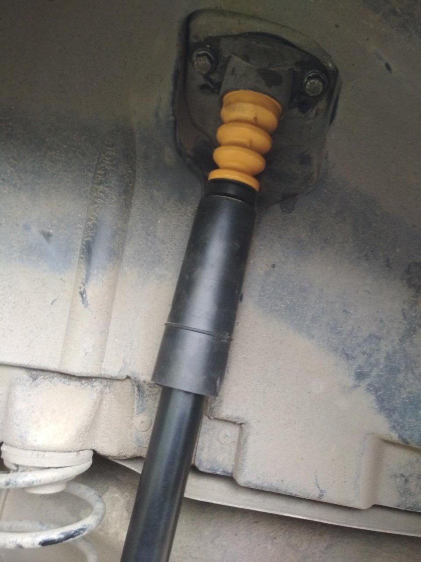 Задние амортизаторы Шкода Октавия а5