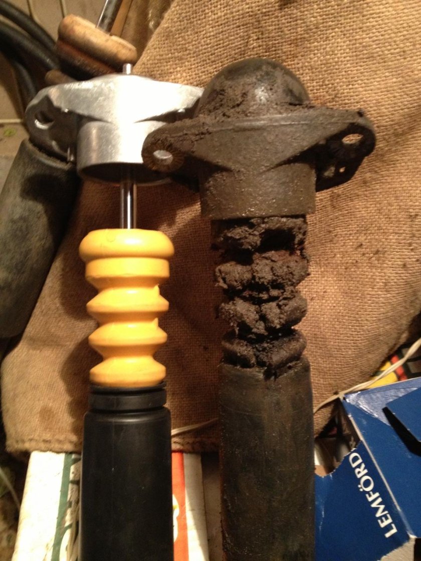 Задняя стойка Шкода Октавия а5