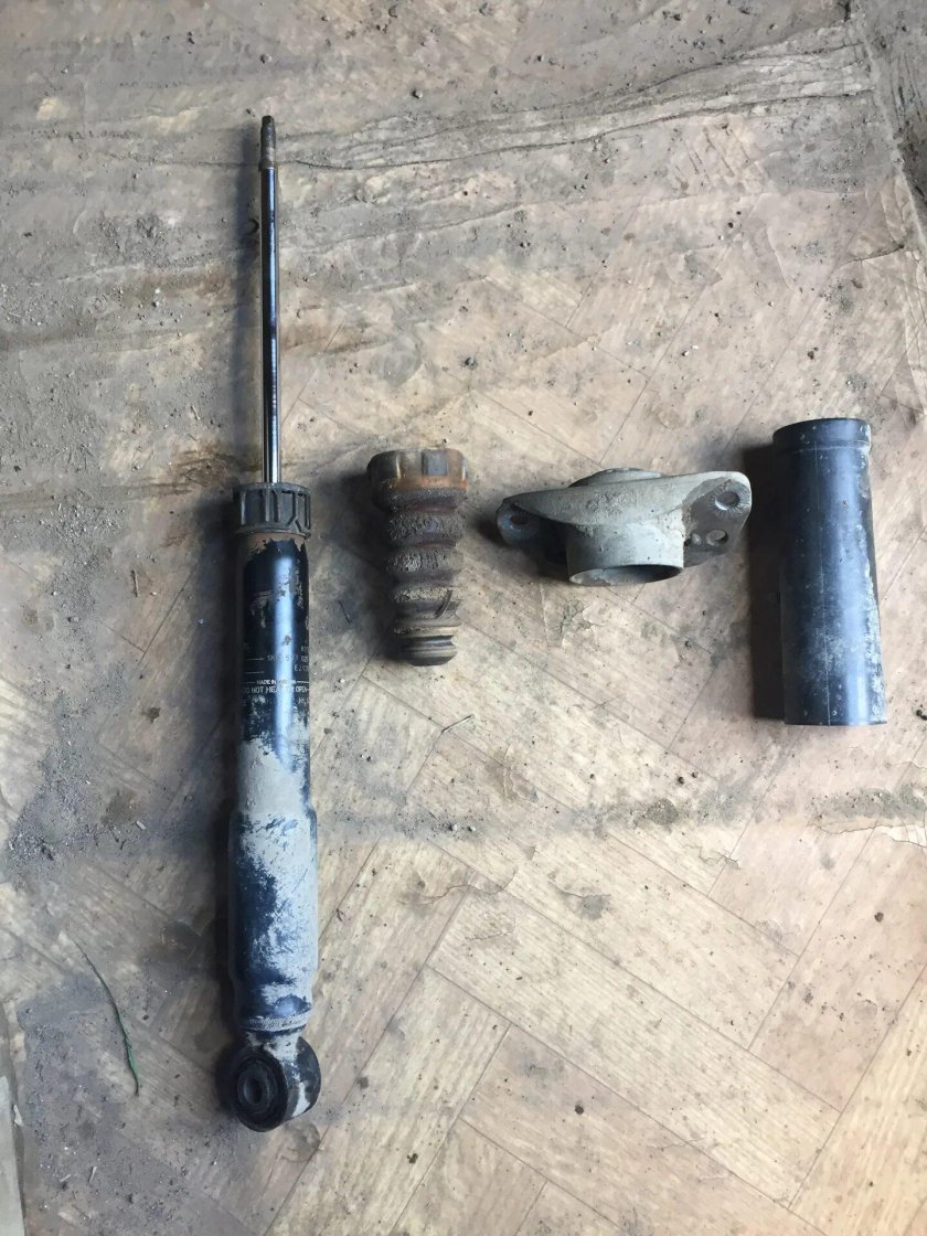 Задние амортизаторы Шкода Октавия а5