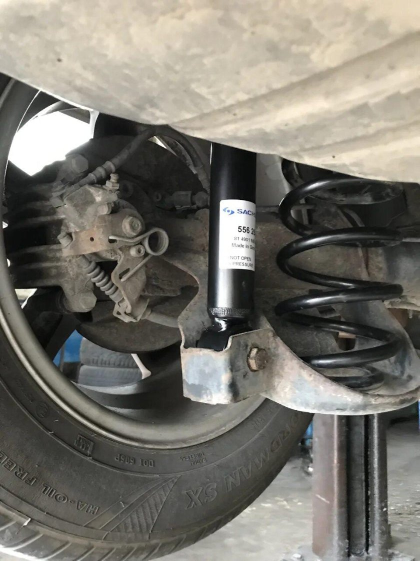 Задний амортизатор Октавия а5 1.4 TSI