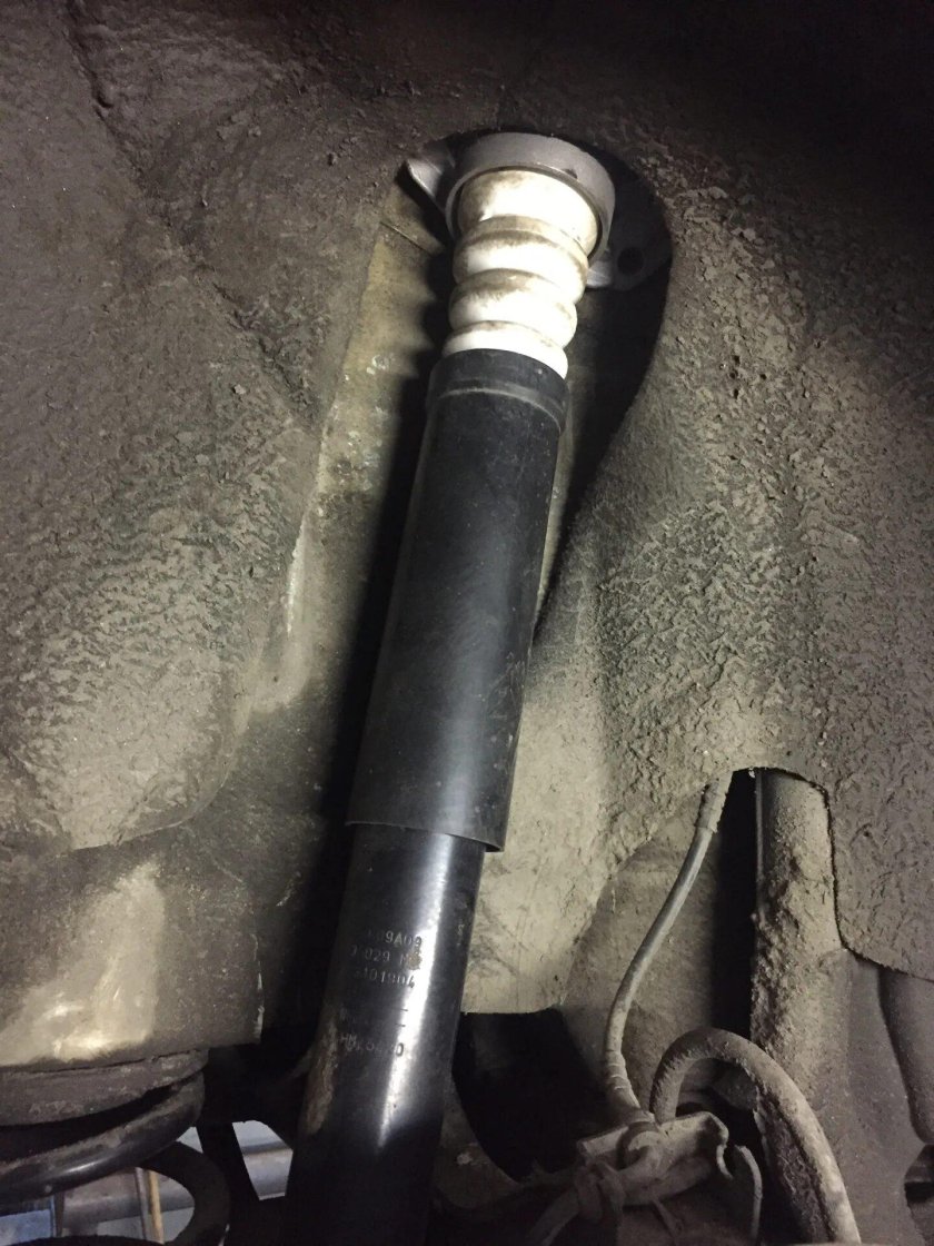 Задние амортизаторы Шкода Октавия а5 1.6