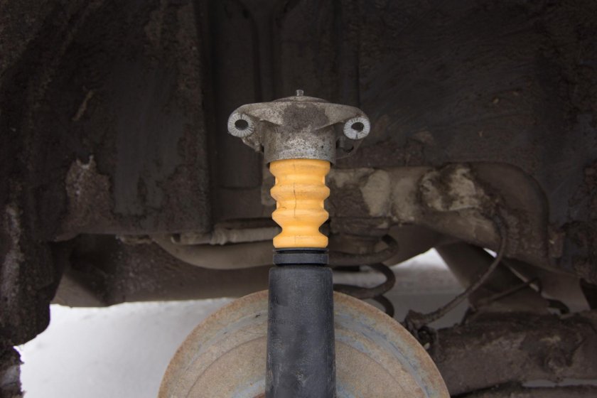 Шкода Фабия задние амортизаторы