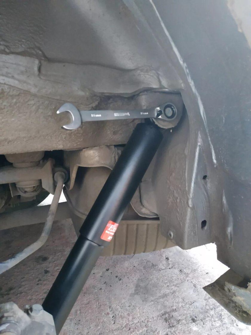 Задние амортизаторы Шкода Октавия а5 1.8 TSI