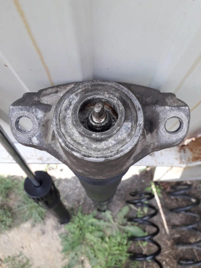 Опора заднего амортизатора Шкода Октавия а7