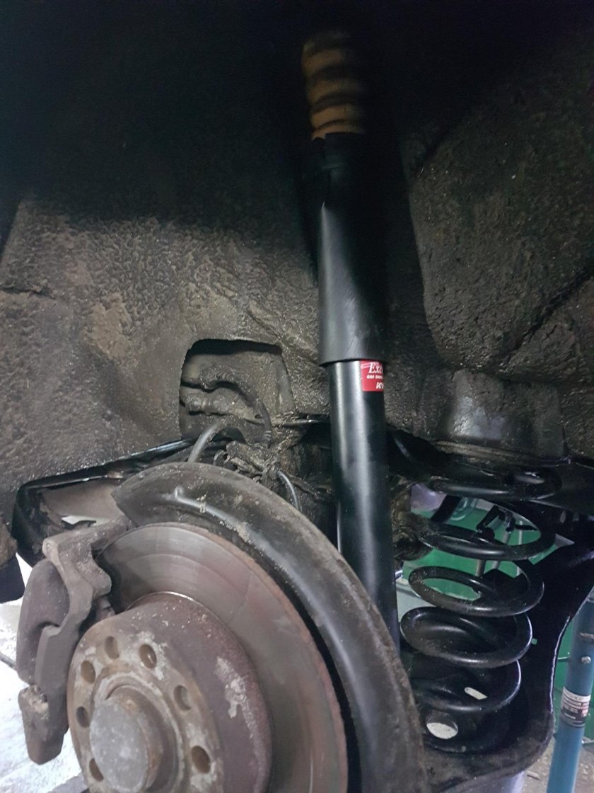 Задний амортизатор Октавия а5 1.4 TSI