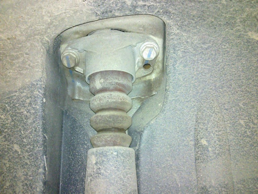 Задние амортизаторы на Skoda Octavia Tour