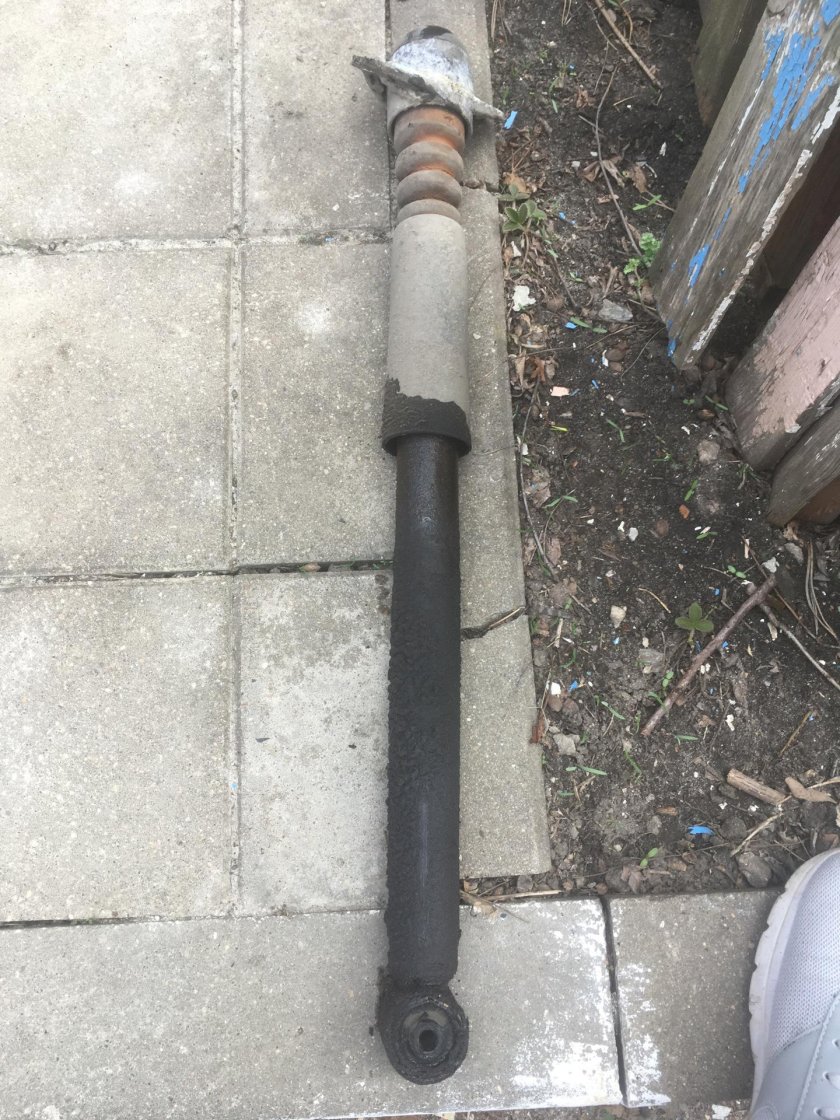 Амортизатор задний шкода