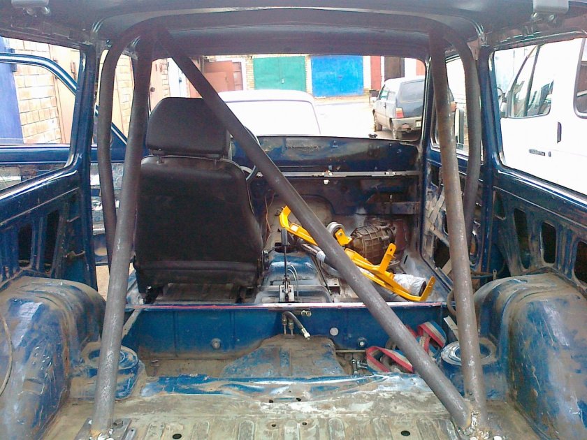 Каркас безопасности 2121