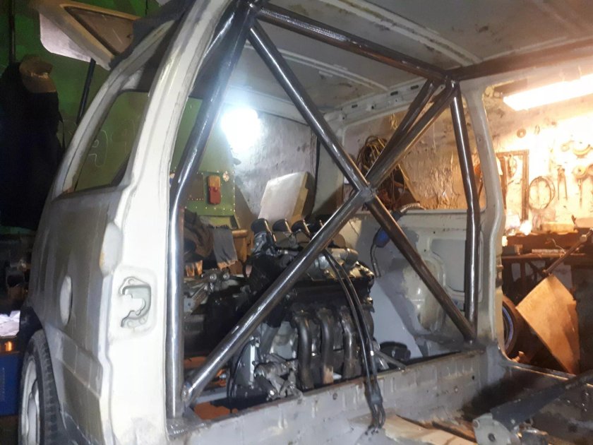 Каркас безопасности в кабине КАМАЗ 43509