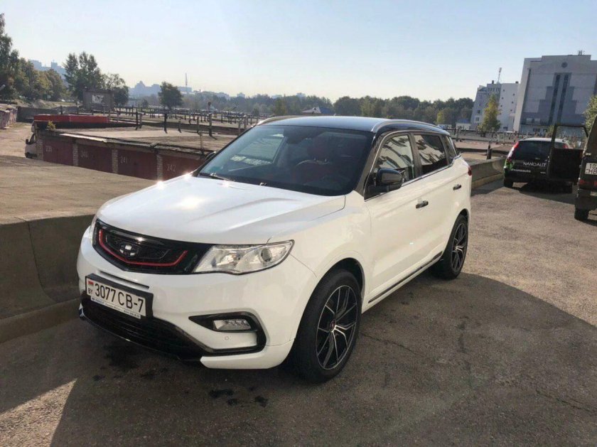 Автомобиль geely atlas