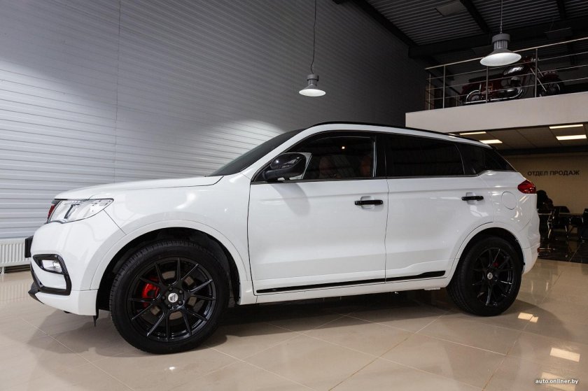 Geely Atlas Pro белый антихром