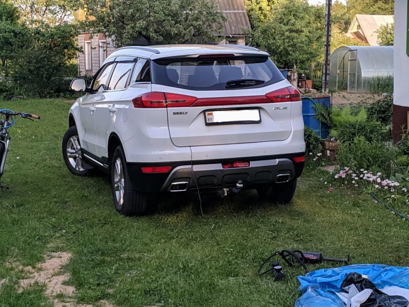 Доп фонарь на Джили атлас