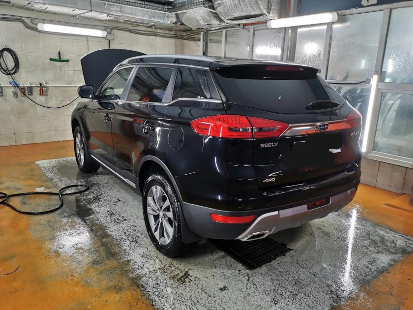 Geely Atlas тонированный