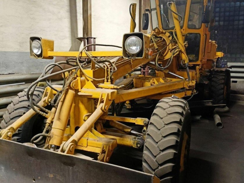 Автогрейдер дормаш дз-122б