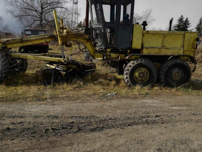 Автогрейдер дз 180