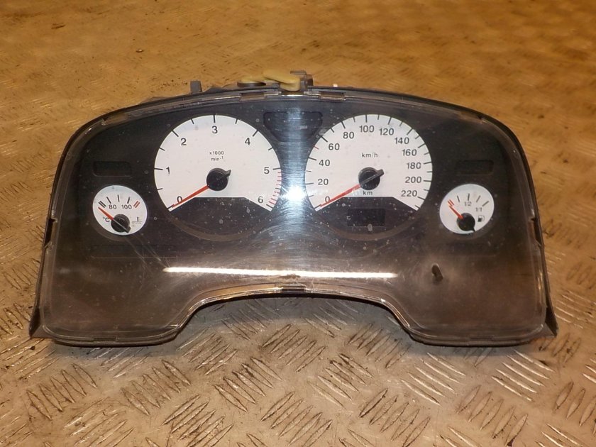 Opel Zafira панель приборов