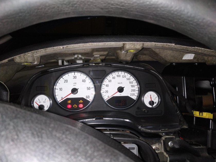 Панель приборов Опель Зафира