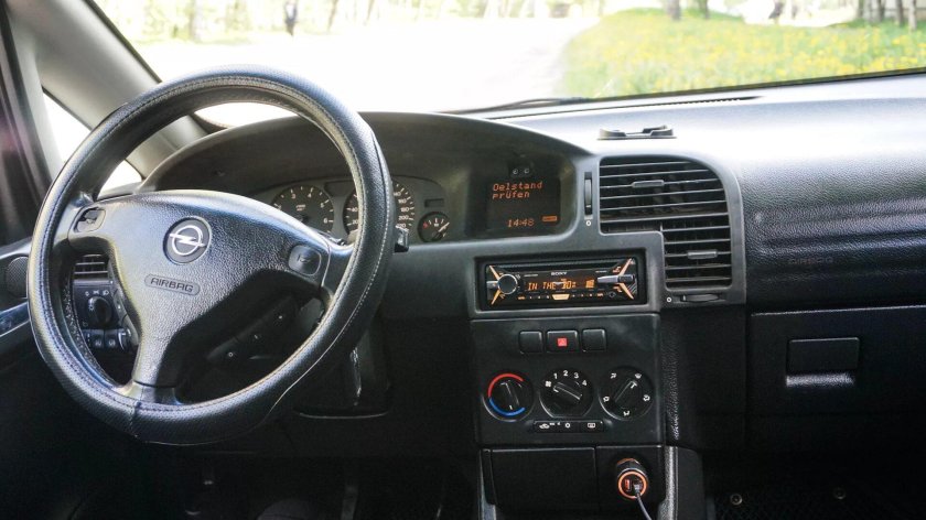 Панель Опель Зафира 2002