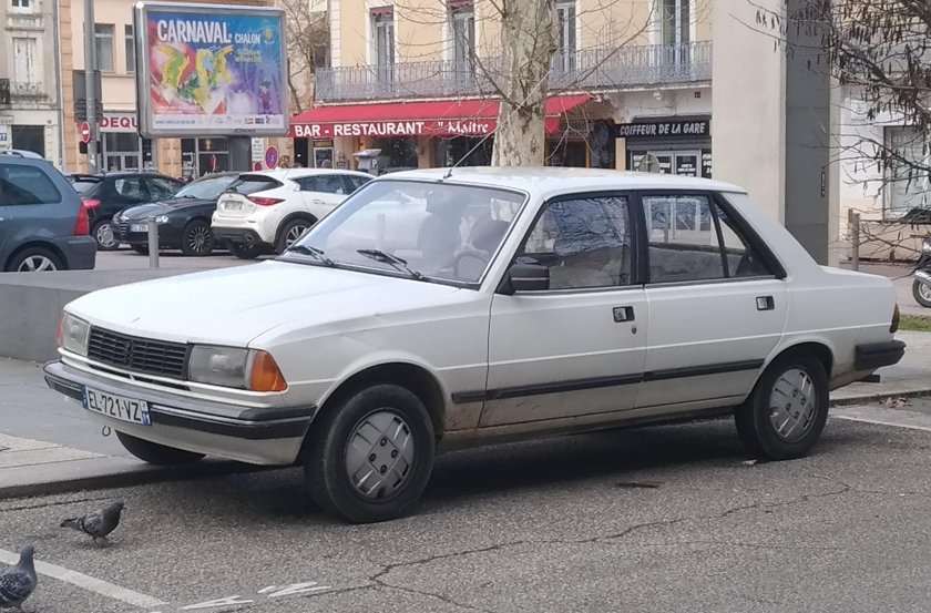 Peugeot 305 Police