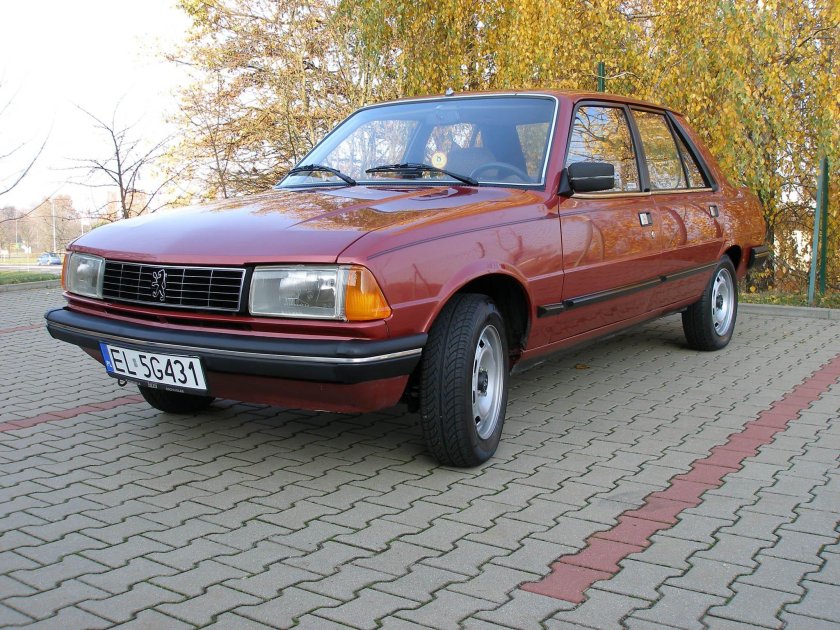 Пежо 305 седан