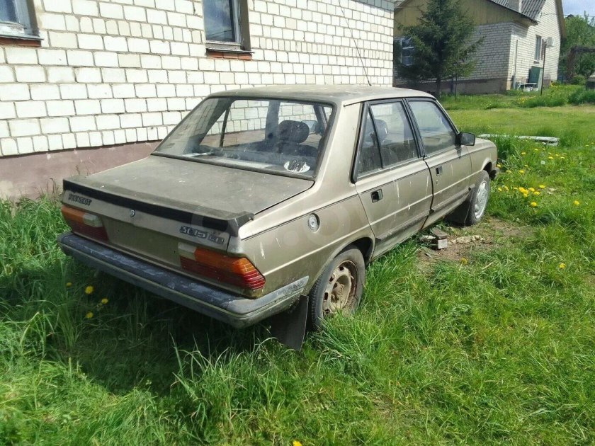 Peugeot 305 Police