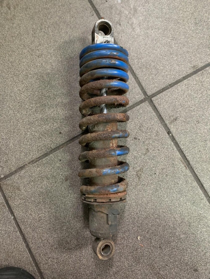 Задний амортизатор Honda st1100