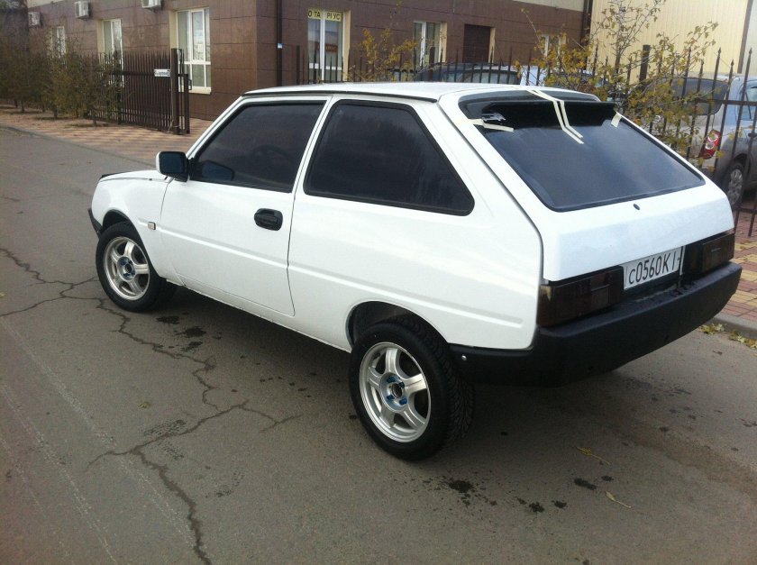 ЗАЗ Таврия 1102 белая тонированная